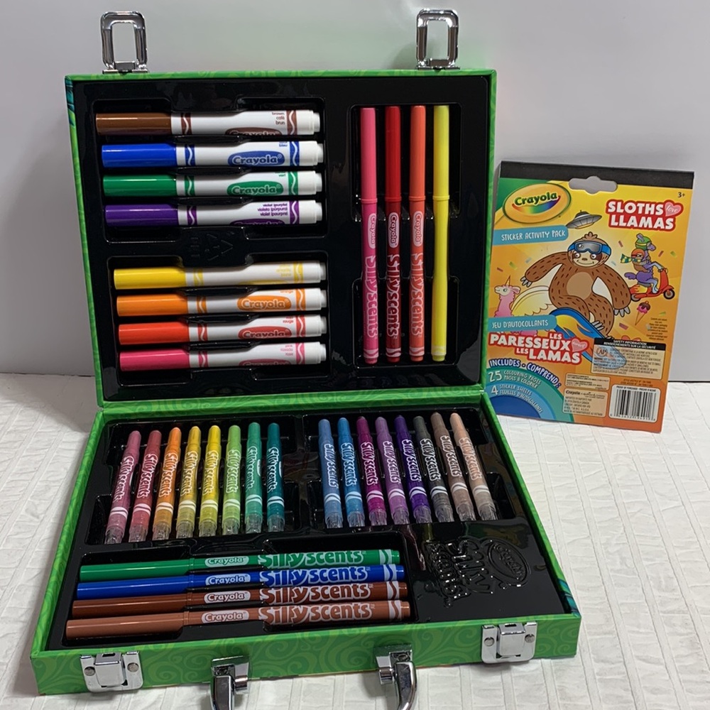 Crayola Silly Scents Case w/Sloths❤️Llamas Sticker/Activity Book - Like New